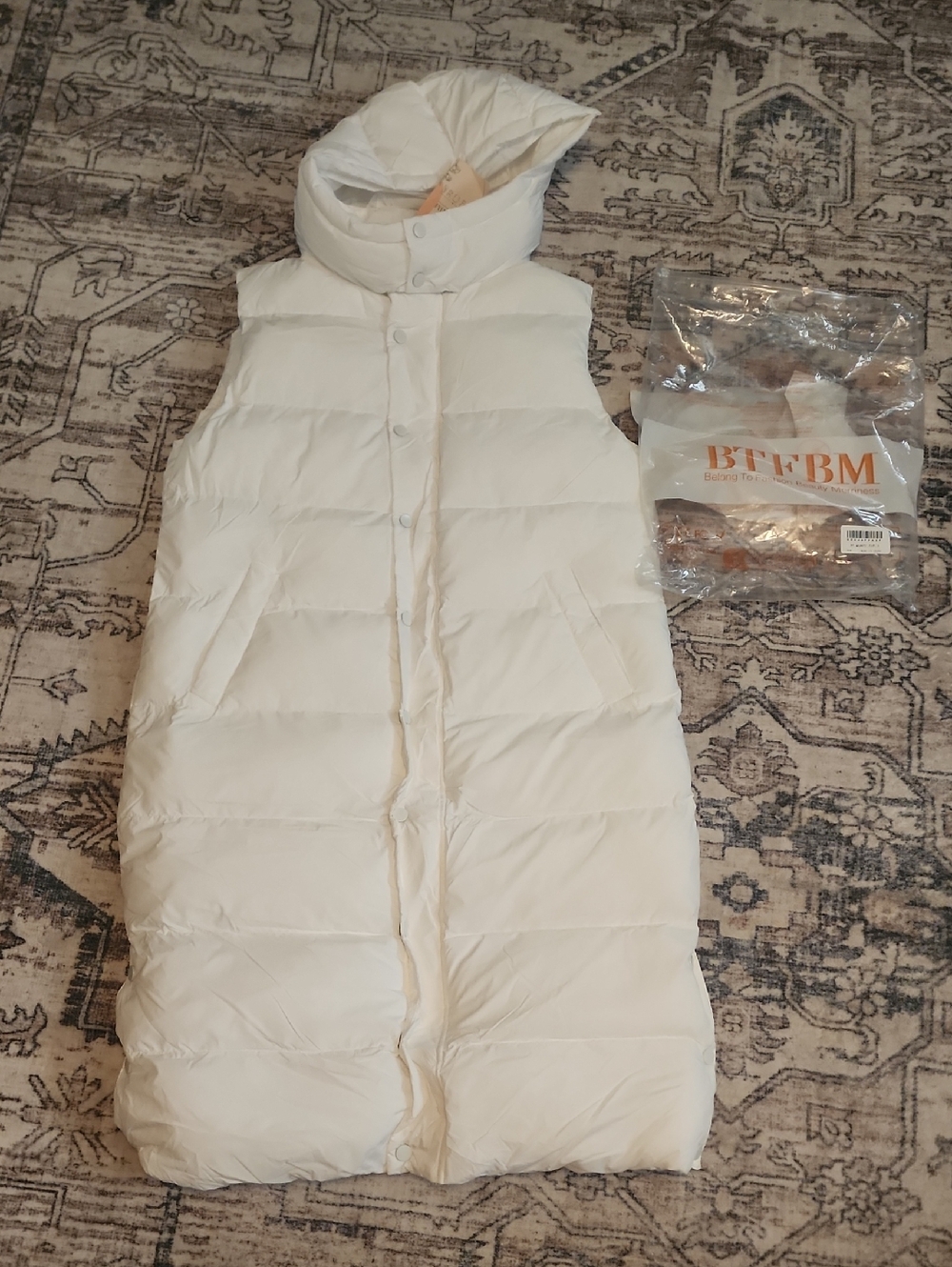 New BTFBM Womens Small White Quilted Puffer Vest Jacket with High Collar